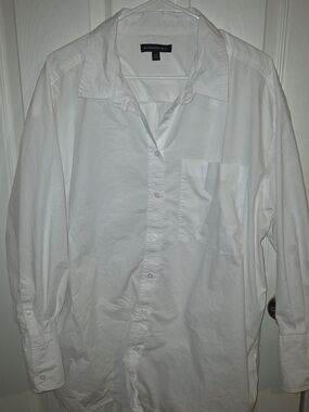 Banana Republic Women’s Classic White Button-Up Shirt Oversized